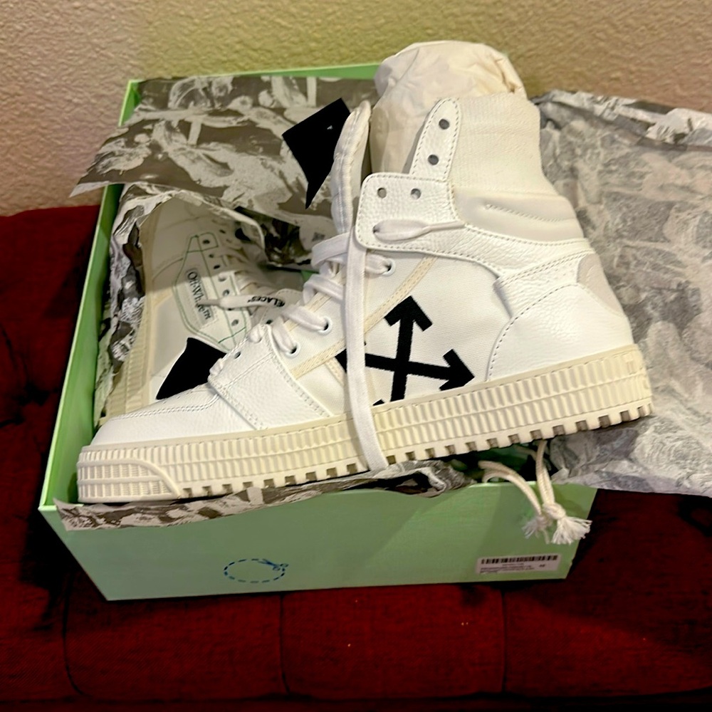 New Off White basketball shoes.  Never worn and received them as a gift